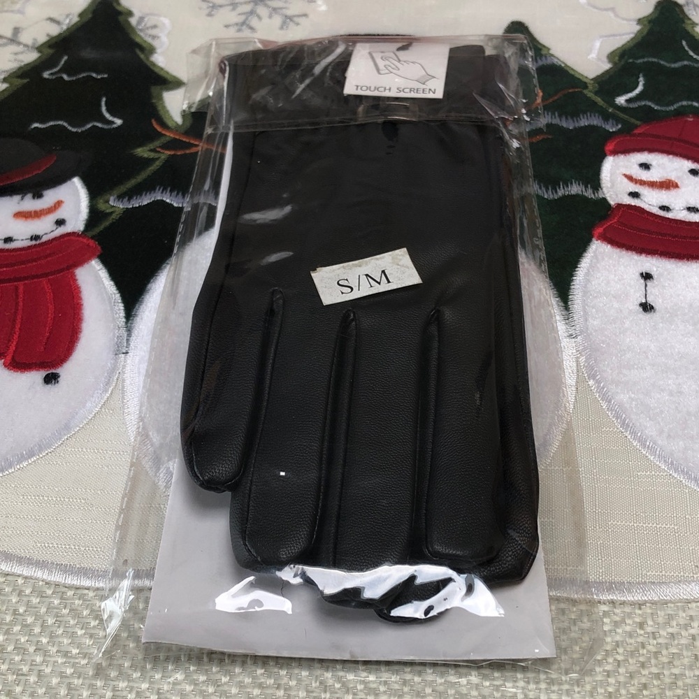 Ladies leather gloves